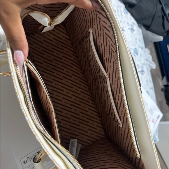 large aldo bag ideal for travel and vacation with single use - Picture 7 of 7